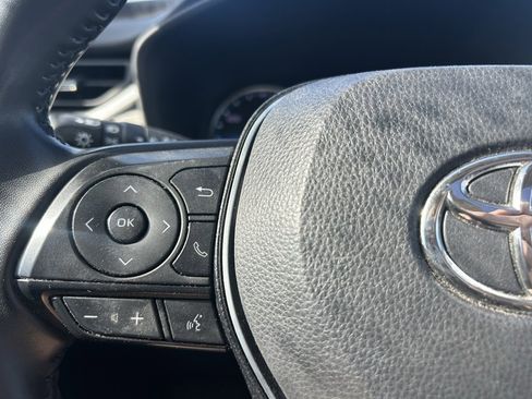 Used 2022 Toyota RAV4 XLE Premium image 18