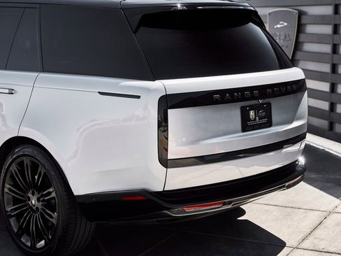 Used 2024 Land Rover Range Rover Long Wheelbase SE AWD/4WD image 9
