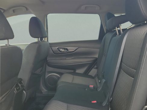 Used 2017 Nissan Rogue SV w/ SV Premium Package image 8