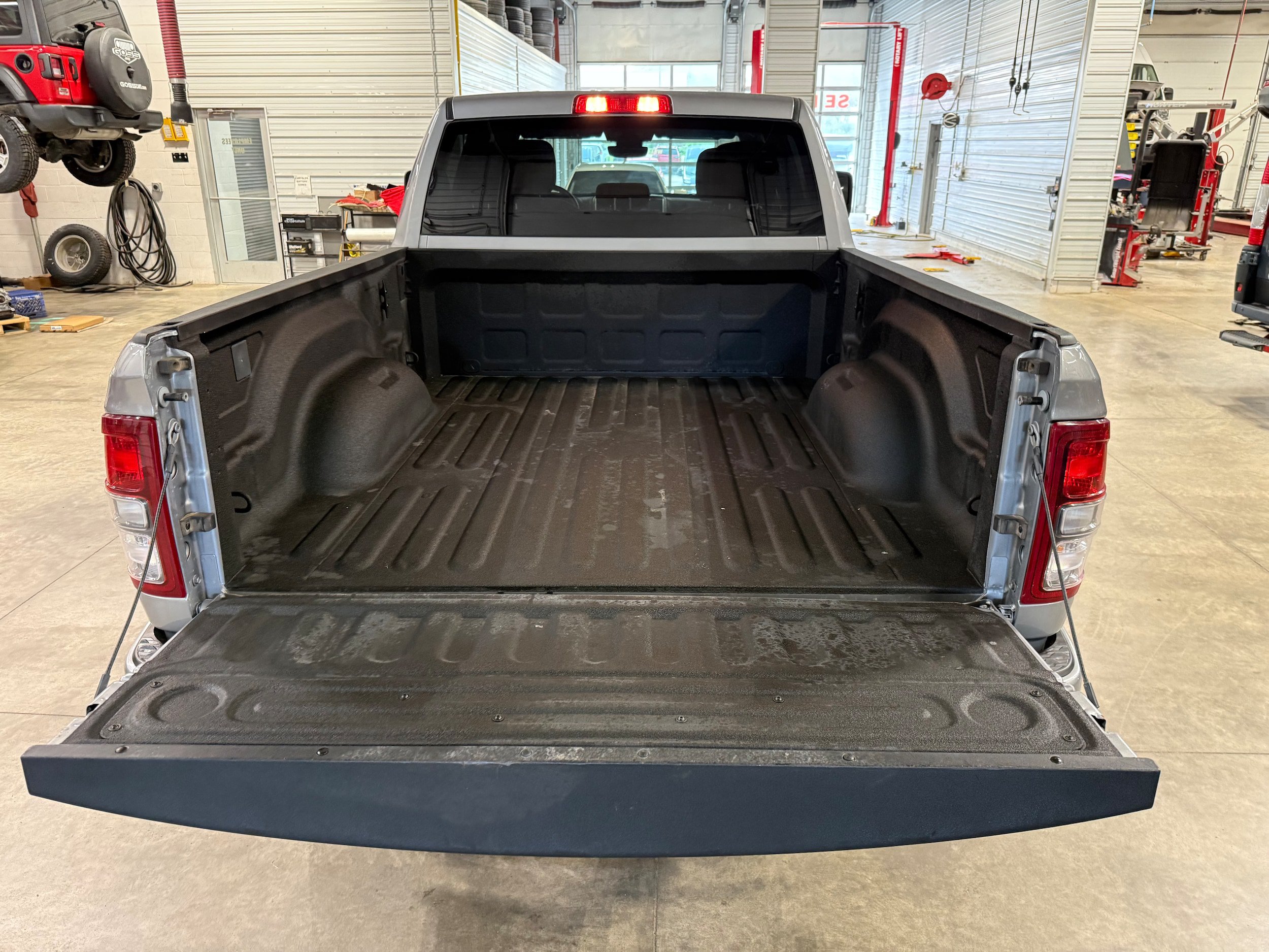 Certified 2024 RAM 2500 Big Horn w/ Night Edition AWD/4WD image 26