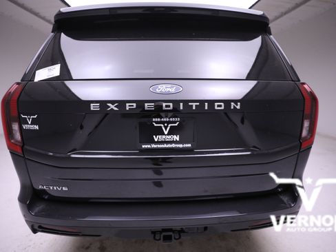 New 2026 Ford Expedition Active image 4