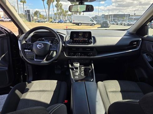 Used 2025 Nissan Rogue SV image 16