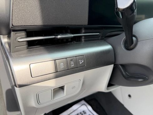 Used 2024 Hyundai Kona SE image 14