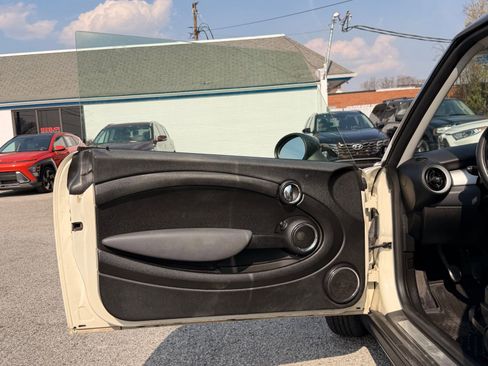 Used 2010 MINI Cooper Hardtop image 10