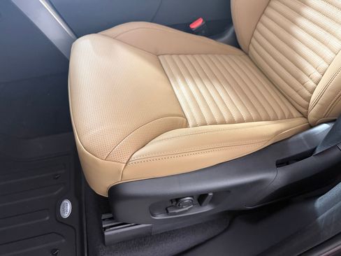 New 2026 Land Rover Discovery Limited Edition image 12