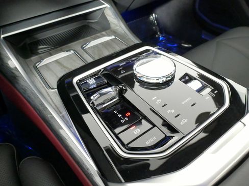 Used 2024 BMW 740i xDrive image 61