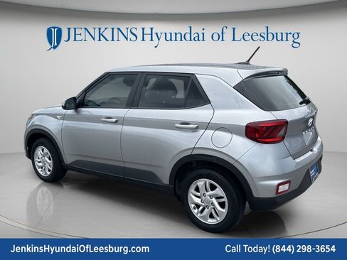 Certified 2024 Hyundai Venue SE FWD image 7