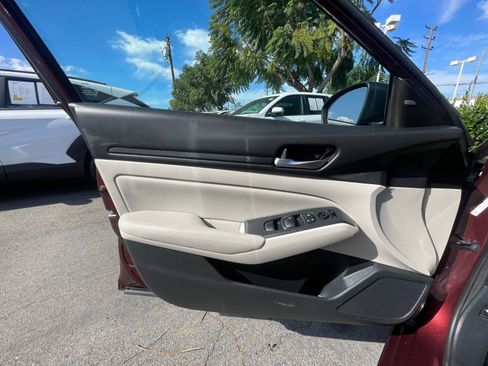 Used 2025 Nissan Altima 2.5 SV FWD image 20