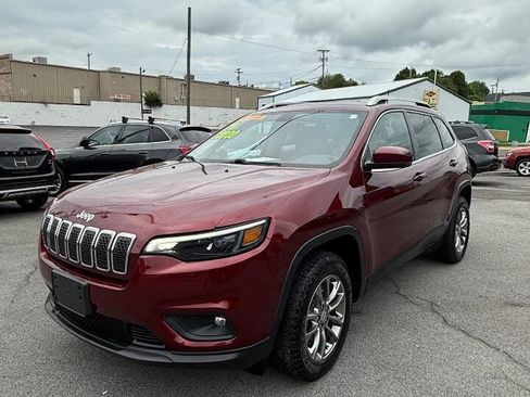 Used 2020 Jeep Cherokee Latitude Plus w/ Cold Weather Group AWD/4WD image 1