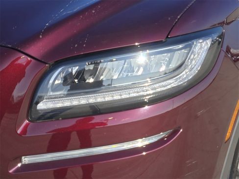 Used 2022 Lincoln Nautilus Reserve w/ Equipment Group 201A image 3