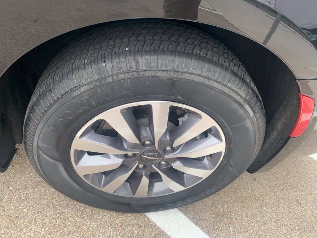 Used 2023 Chrysler Pacifica Touring-L FWD image 37