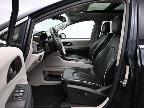 Used 2021 Chrysler Pacifica Limited w/ Premium & Safety Sphere Group FWD image 23