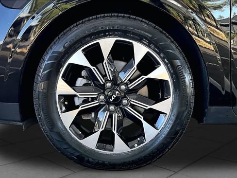 Used 2024 Kia Carnival EX FWD image 11