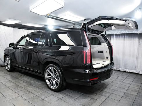 Used 2025 Cadillac Escalade ESV Sport Platinum AWD/4WD image 77