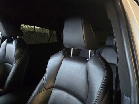 Used 2023 Toyota Venza XLE image 25