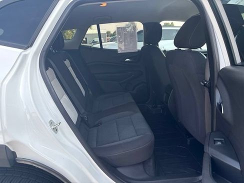 Used 2024 Chevrolet Trax LS w/ LS Convenience Package FWD image 18