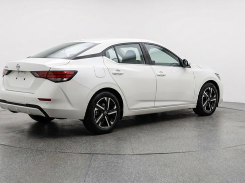 Used 2025 Nissan Sentra SV FWD image 9