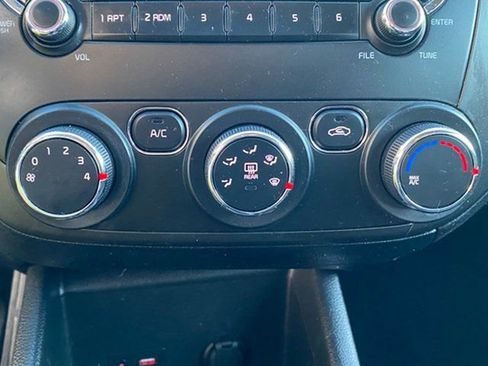 Used 2018 Kia Forte LX image 13