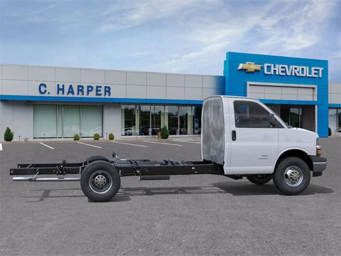New 2025 Chevrolet Express 3500 w/ Power Convenience Package image 5
