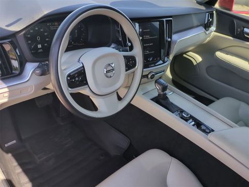Used 2020 Volvo S60 T6 Momentum image 10