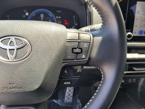 Used 2025 Toyota Camry SE FWD image 26