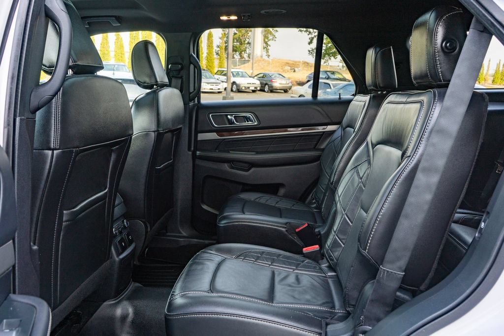 Used 2018 Ford Explorer Platinum AWD/4WD image 16