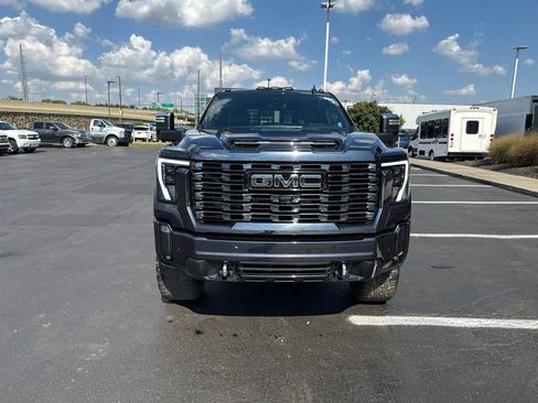 Used 2024 GMC Sierra 3500 Denali Ultimate image 3
