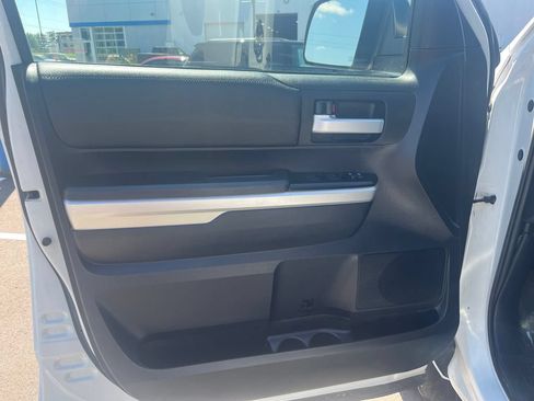 Used 2017 Toyota Tundra SR5 AWD/4WD image 11