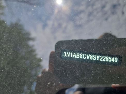 Used 2025 Nissan Sentra SV FWD image 6