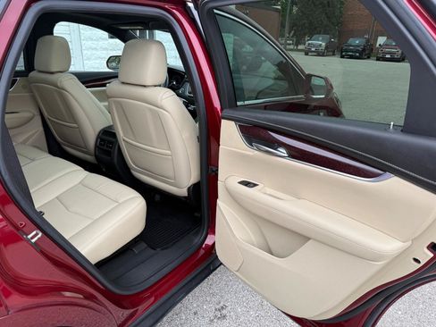 Used 2017 Cadillac XT5 Luxury w/ Driver Awareness Package AWD/4WD image 17