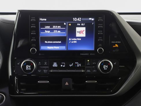 Used 2021 Toyota Highlander XLE image 16