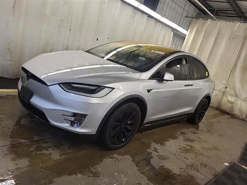 Used 2017 Tesla Model X 100D image 4