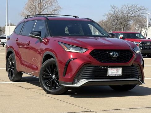 Used 2024 Toyota Highlander XSE image 2