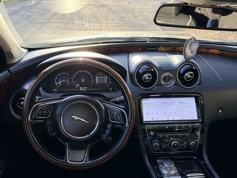 Used 2016 Jaguar XJ R-Sport image 14