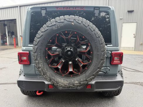 Used 2025 Jeep Wrangler Unlimited Sahara w/ Safety Group AWD/4WD image 3