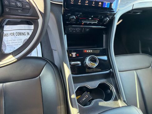 Used 2025 Jeep Grand Cherokee Limited w/ Black Appearance Package image 13