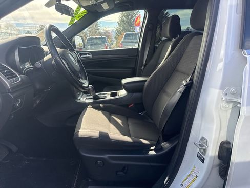 Used 2021 Jeep Grand Cherokee Laredo AWD/4WD image 10
