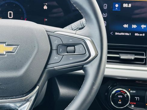 Used 2025 Chevrolet Trax LT w/ LT Convenience Package image 15