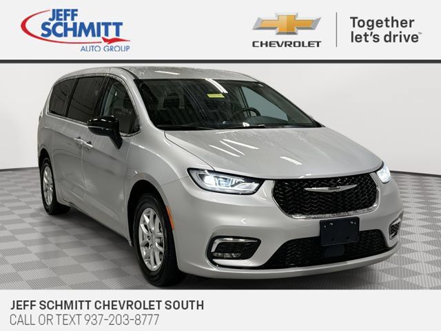 Used 2024 Chrysler Pacifica Touring-L FWD image 1