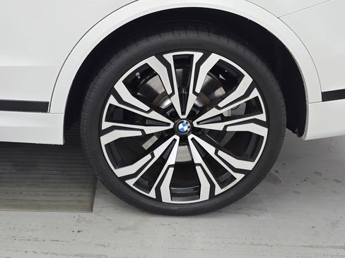 Used 2025 BMW X7 M60i w/ Executive Package image 35
