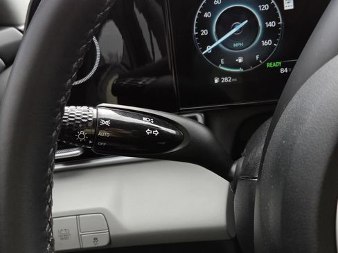 Used 2024 Hyundai Elantra Limited FWD image 18