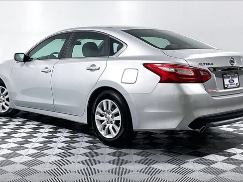 Used 2016 Nissan Altima 2.5 S w/ Power Driver Seat Package FWD image 11