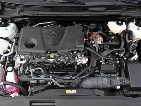 Used 2025 Toyota Camry SE image 47