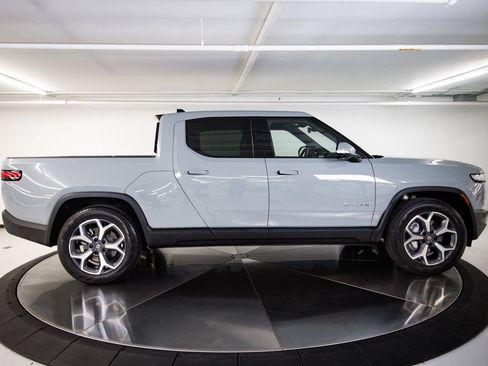 Used 2024 Rivian R1T Adventure AWD/4WD image 8