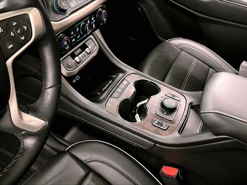 Used 2023 GMC Acadia Denali w/ Denali Ultimate Package FWD image 18