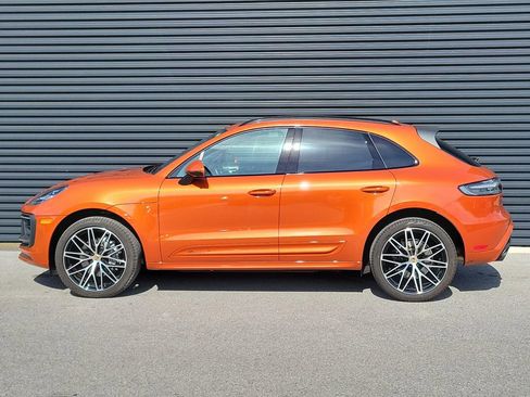 Certified 2024 Porsche Macan AWD/4WD image 2