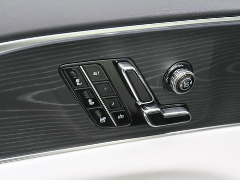 New 2025 Cadillac Lyriq Luxury image 14