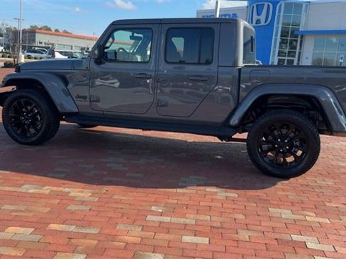 Used 2022 Jeep Gladiator Overland image 8