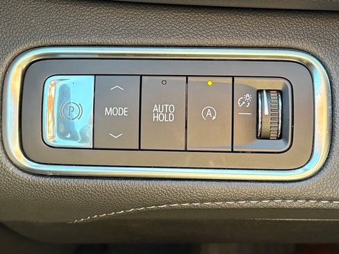 Used 2025 Buick Enclave Preferred image 8