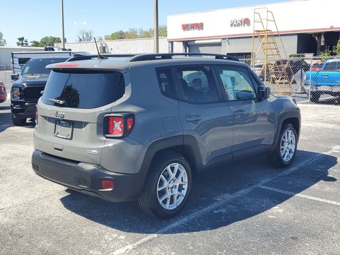 Used 2020 Jeep Renegade Latitude w/ Popular Equipment Group image 4